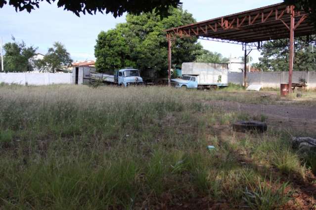 Empresa p&otilde;e a venda por R$ 2 milh&otilde;es &aacute;rea que inclui rua na Capital