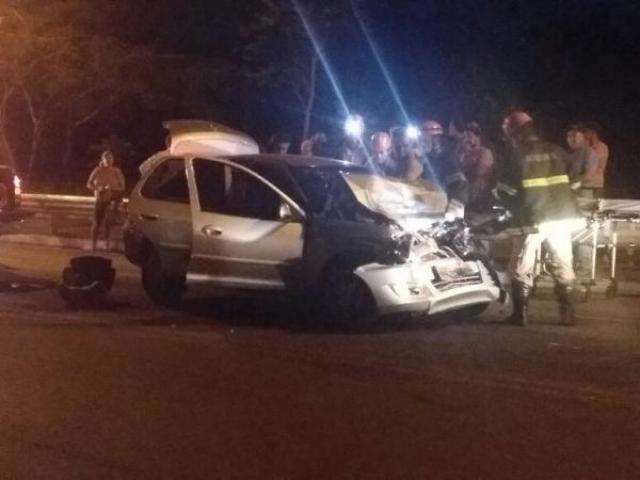 Criança de quatro anos morre em colisão entre carro e camionete