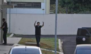 Gilmar Olarte depois de prestar depoimento no Gaeco no dia 17 de agosto (Foto: Alcides Neto 