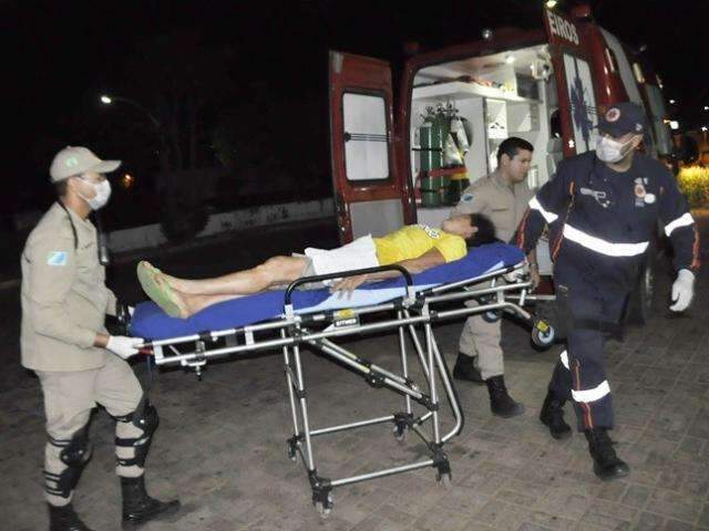Mulher vai pescar, fica &agrave; deriva em rio por 5h e sobrevive segurando em galhos