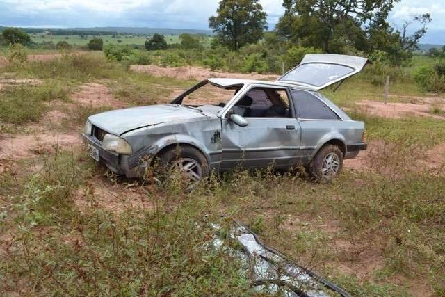 Jovem de 17 anos se fere ao capotar carro na zona rural de Coxim