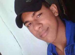 Adolescente entra em matagal para fugir, mas &eacute; esfaqueado e morre