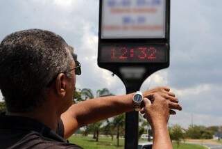 Descartada  a prorrogação, no  próximo  dia  22,  relógios  serão  atrasados  em  uma hora. (Foto: Agência Brasil)