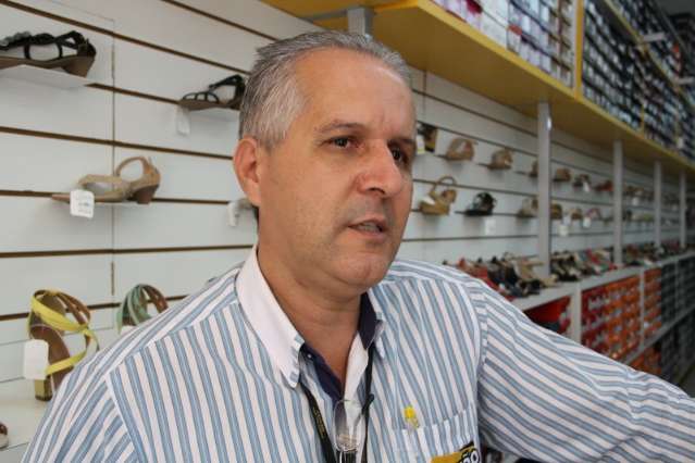 Com&eacute;rcio aposta em promo&ccedil;&otilde;es para atrair o consumidor