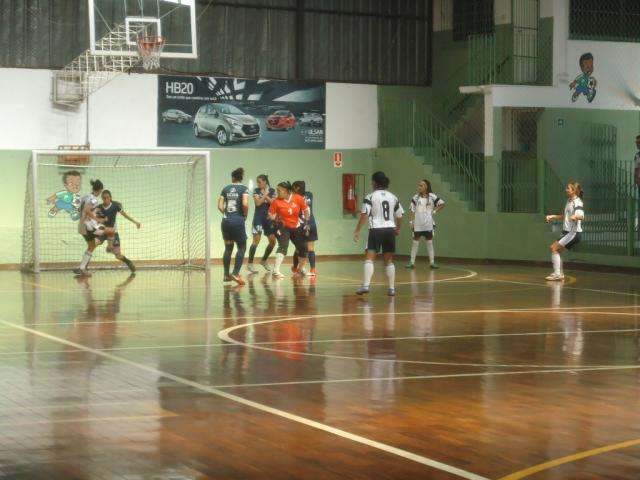 Copa Pelezinho de futsal feminino define equipes finalistas