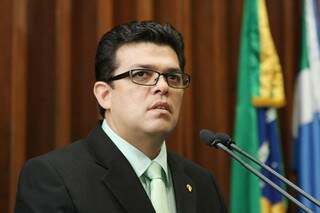 Gilmar Olarte foi até a Assembleia pedir apoio dos deputados estaduais (Foto: Assessoria - Giuliano Lopes)