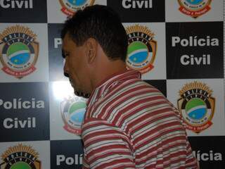 Ele foi preso em flagrante após tentar matar ex-mulher estrangulada. (Foto: Simão Nogueira)