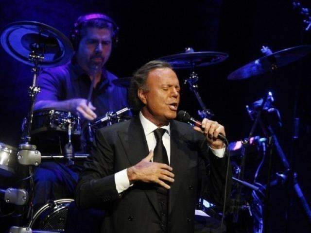 Julio Iglesias muda data de novo e show ser&aacute; amanh&atilde; no Diamond Hall