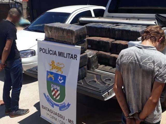 Quadrilha tenta fugir, mas &eacute; presa com 660 quilos de maconha 