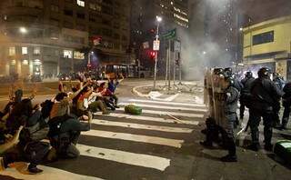Em São Paulo, protestos foram marcados por violência (Foto: Eduardo Knapp/Folhapress)