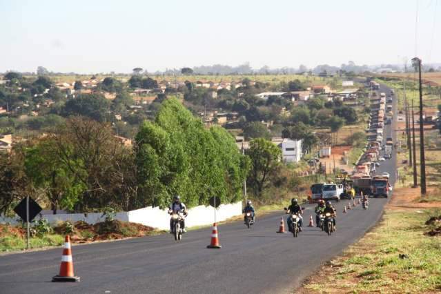 Recapeamento na BR-163 atrapalha motoristas que seguem para universidade
