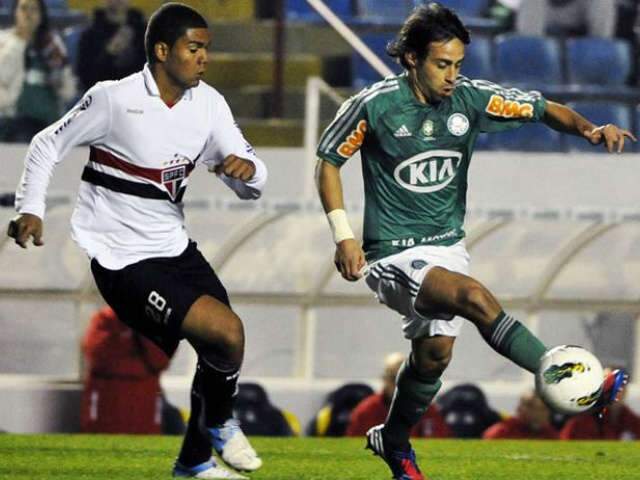  Com um jogador a menos, Palmeiras arranca empate do S&atilde;o Paulo