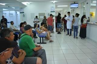 Recepção da UPA do Jardim Leblon, onde pacientes esperam por atendimento (Foto: Alcides Neto/Arquivo)