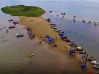 Pescadores localizam corpo de pai que desapareceu com trig&ecirc;meos no Rio Paran&aacute;