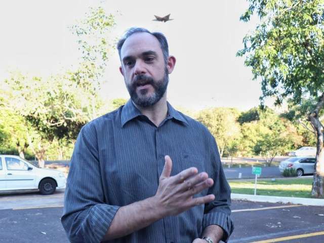 &ldquo;O jeito &eacute; se readaptar&rdquo;, dizem os servidores no 1&ordm; dia de jornada integral 