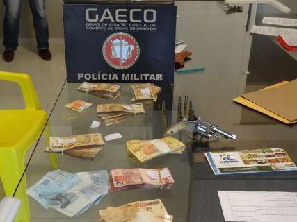 Operação contra lavagem de dinheiro apreendeu R$ 75 mil e revólver