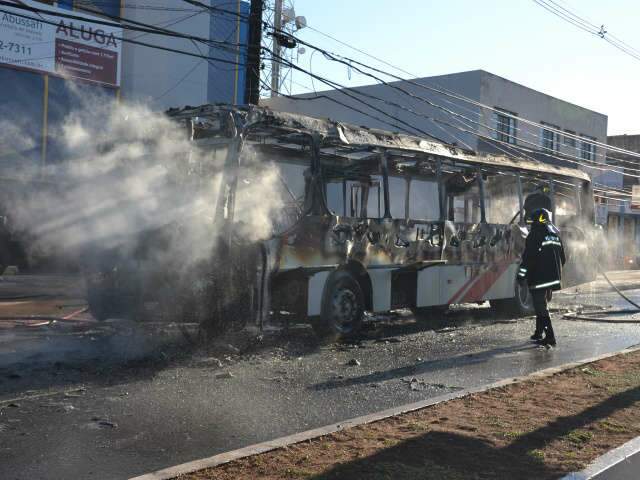  Inc&ecirc;ndio em &ocirc;nibus deixou 39 clientes sem energia por at&eacute; 4h, diz Enersul