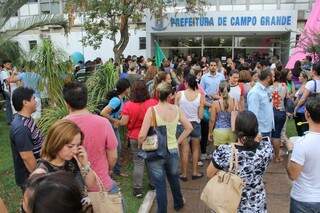 Professores fizeram protesto em frente à prefeitura no dia 14 de outubro. (Foto: Marcos Ermínio)