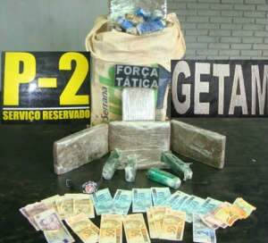  Pol&iacute;cia Militar faz opera&ccedil;&atilde;o em Dourados contra o tr&aacute;fico de drogas