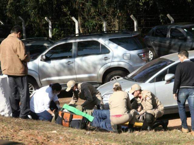 Assessor de deputado cai em evento e precisa ser socorrido por ambul&acirc;ncia