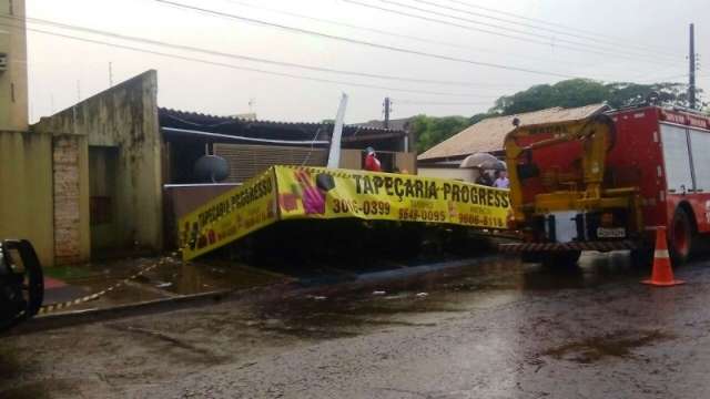 Homem morre em desabamento de cobertura de tape&ccedil;aria durante chuva