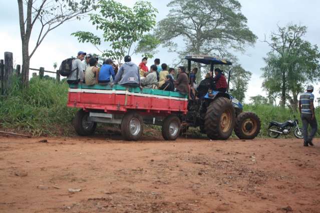 Ap&oacute;s tens&atilde;o, domingo &eacute; calmo em fazenda ocupada por &iacute;ndios 