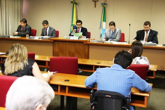 Comiss&atilde;o rejeita emenda que retira quatro &aacute;reas do limite de gastos