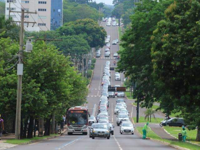 Novo decreto para transporte e aplicativo prev&ecirc; curso e placa local