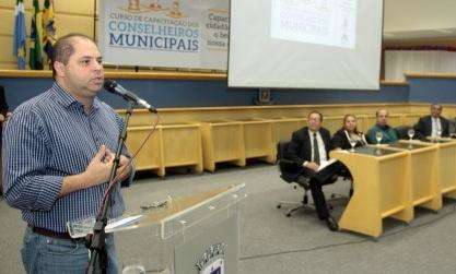 C&acirc;mara promove curso para capacitar conselheiros municipais