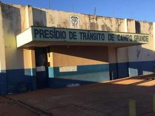 Fachada do Presídio de Trânsito em Campo Grande (Foto: Bruna Kaspary) 