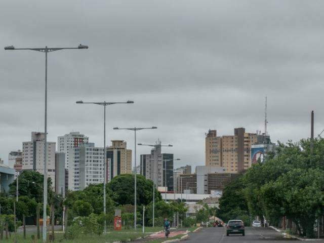 Ter&ccedil;a-feira ser&aacute; de c&eacute;u nublado e chuva em &aacute;reas isoladas de MS