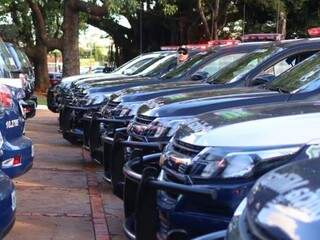 Veículos entregues à segurança pública nesta sexta-feira (26). (Foto: André Bittar)