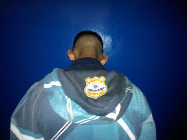 Menor com passagem na pol&iacute;cia &eacute; preso com moto roubada