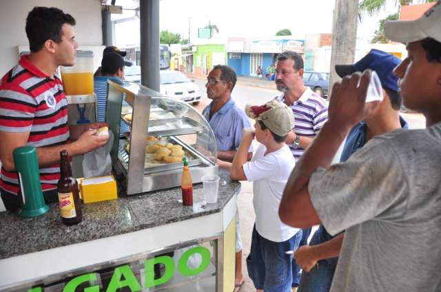 Lanchonete lota no Nova Lima, mas salgado tem de custar R$ 1,00