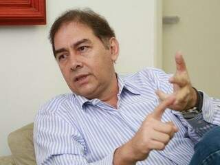 Ex-prefeito Alcides Bernal (PP) durante entrevista (Foto: Arquivo)