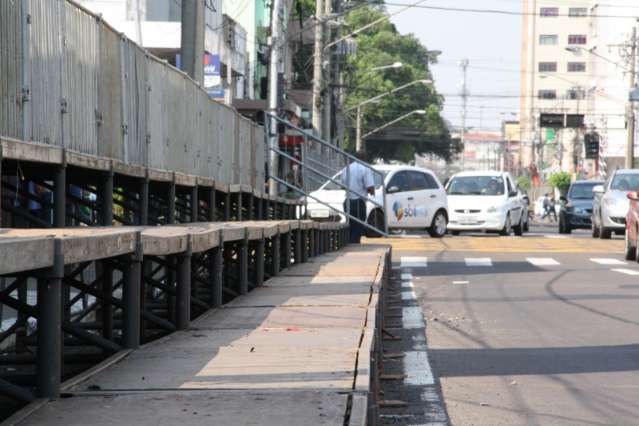  Estrutura para desfile &eacute; montada e ruas ser&atilde;o interditadas &agrave;s 6h