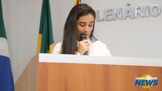 Reuni&atilde;o sobre viol&ecirc;ncia contra mulher tem discurso emocionado de irm&atilde; de v&iacute;tima