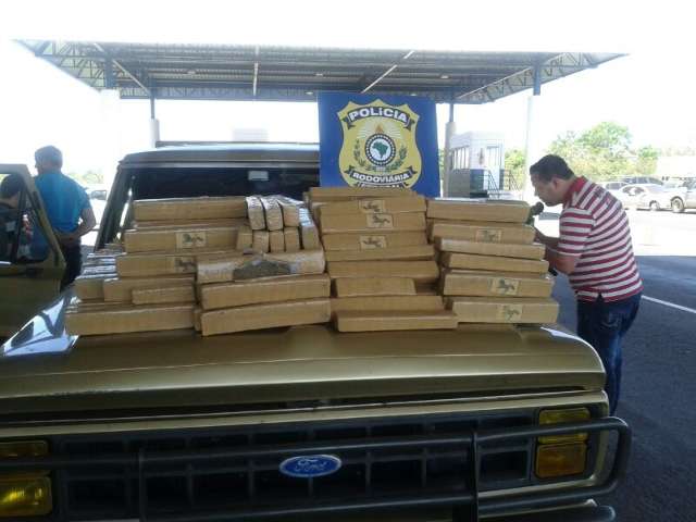 Pol&iacute;cia apreende 256 quilos de maconha em ponte que divide MS do PR