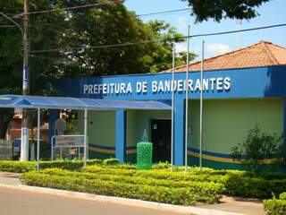Edital está afixado no quadro de avisos da Prefeitura de Bandeirantes.