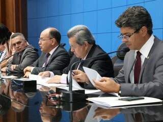 Deputados Junior Mochi (MDB), Onevan de Matos (PSDB) e Rinaldo Modesto (PSDB), durante sessão (Foto: Victor Chileno/ALMS)