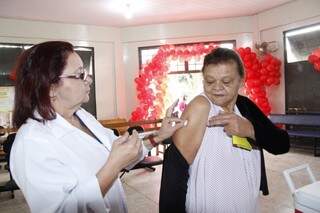 Vacina contra a gripe continua disponível nos postos até dia 22 para os grupos prioritários, como crianças e idosos (Foto: Assecom/Chico Leite)
