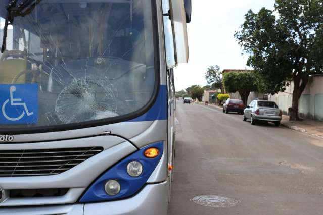 &Ocirc;nibus atropela ciclista na &ldquo;esquina dos acidentes&rdquo;; v&iacute;tima est&aacute; em estado grave