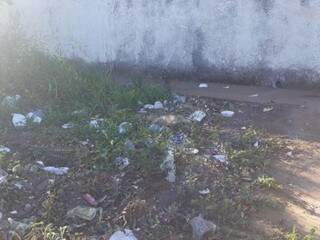 Lixo foi acumulado três dias após mutirão realizado por grupo de moradores. (Foto: Direto das Ruas)