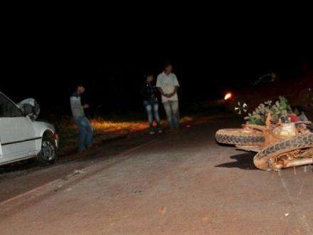 Colis&atilde;o frontal entre carro e moto mata homem na MS-162