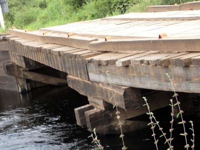 Cheia do Pantanal fecha ponte da Estrada Parque para ve&iacute;culos pesados 
