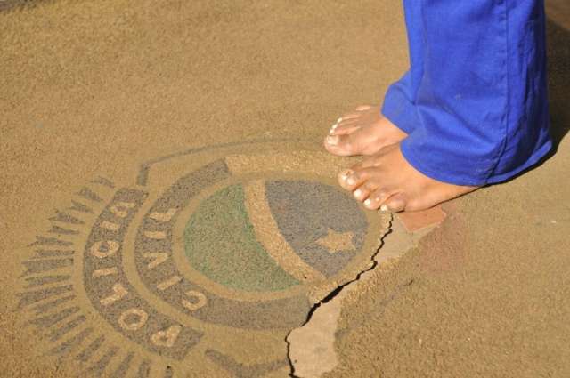 Adolescentes assaltam 6 pessoas em ponto de &ocirc;nibus e s&atilde;o apreendidos