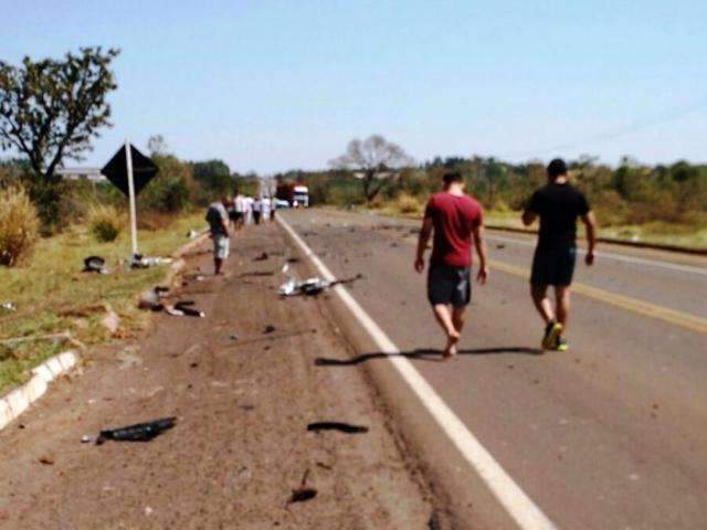 Empres&aacute;rio morre ao atingir caminh&atilde;o na BR-262, carro ficou destru&iacute;do