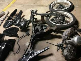 Adolescentes s&atilde;o apreendidos ap&oacute;s anunciar pe&ccedil;as de moto furtada na internet 