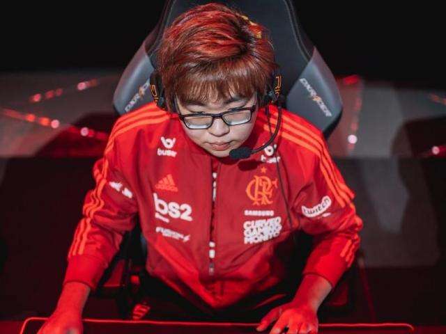 Campe&atilde;o de LoL, &quot;Goku&quot; bate em carreta e pai de jogador morre na hora