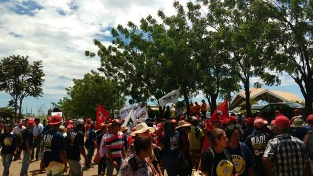 Longe de casa, deputado diz que protesto &eacute; &quot;covarde&quot; e &quot;desrespeitoso&quot;